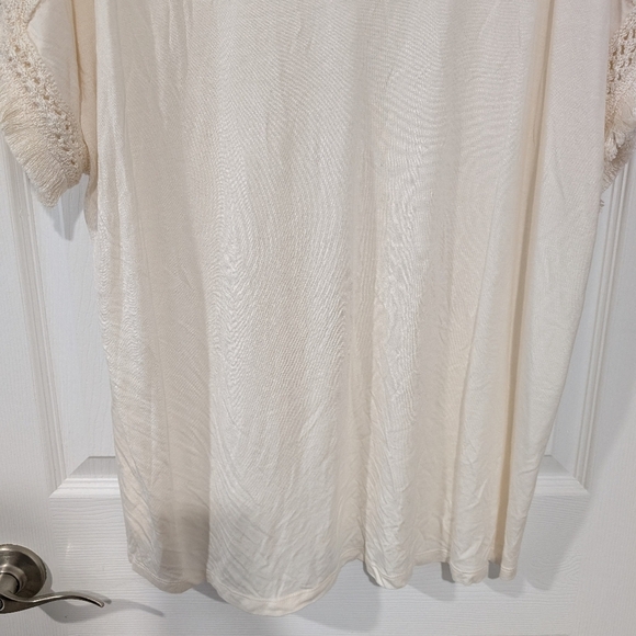LOFT Plus Cream/Ivory Crochet Accent Short Sleeve Top in Size 20/22 - Picture 5 of 8